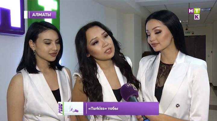 Біз достармен серуендеуді шештік.