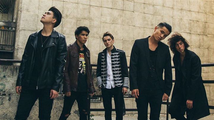 Порно жууға арналған жасырын камера концерті